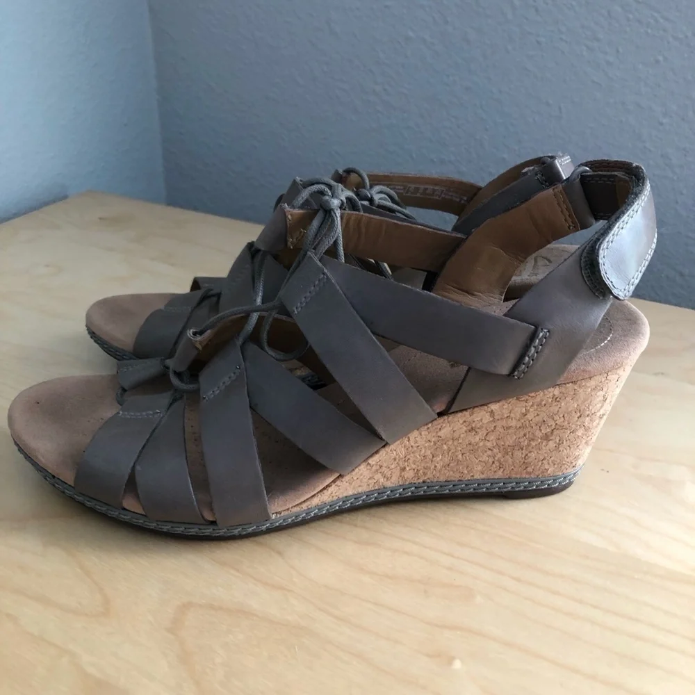 CLARKS Collection Helio Mendin Cork Wedges Women's size 10 Gray & Tan Lace Up